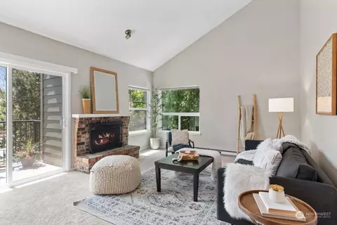Living - 820 Cady Rd #E306, Everett, WA 98203 photo 1 of 4
