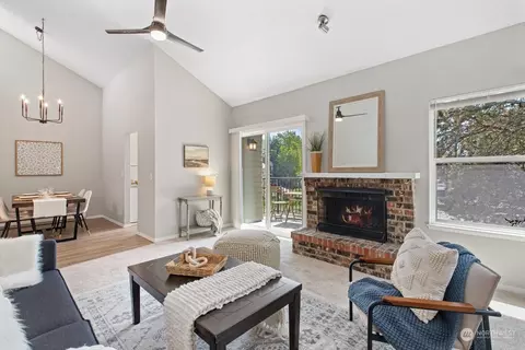 Living - 820 Cady Rd #E306, Everett, WA 98203 photo 3 of 4