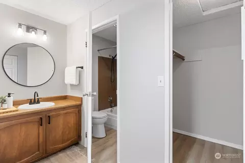 Bath - 820 Cady Rd #E306, Everett, WA 98203 photo 1 of 3