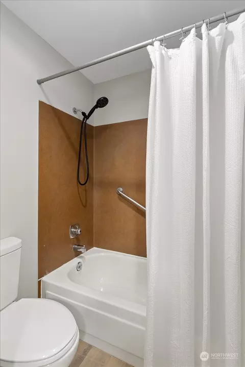 Bath - 820 Cady Rd #E306, Everett, WA 98203 photo 2 of 3