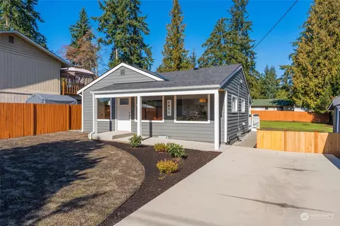 5811 203rd St SW, Lynnwood, WA 98036