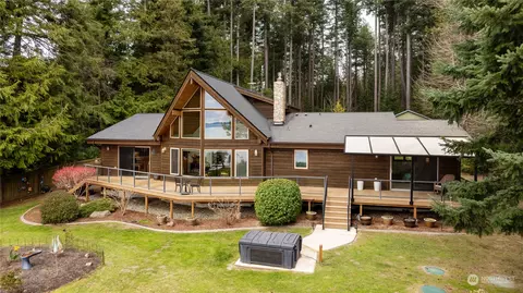 2862 S Camano Dr, Camano Island, WA 98282