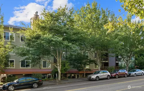 8745 Greenwood Ave N #305, Seattle, WA 98103