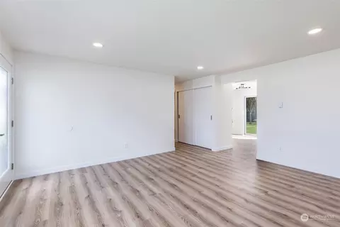 Living - 302 Whitesell Ct NW, Orting, WA 98360 photo 3 of 4
