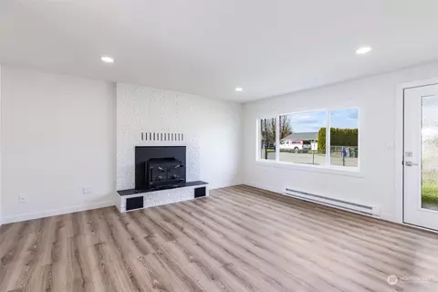Living - 302 Whitesell Ct NW, Orting, WA 98360 photo 2 of 4