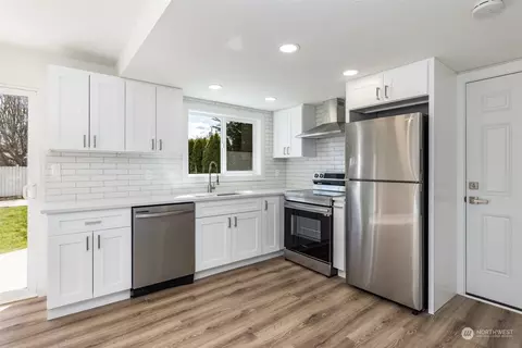Kitchen - 302 Whitesell Ct NW, Orting, WA 98360 photo 1 of 7