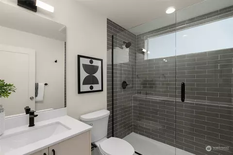 218 D 10th Ave E, Seattle, WA 98102 photo 4