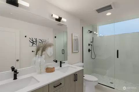 218 D 10th Ave E, Seattle, WA 98102 photo 15