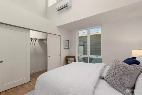 218 D 10th Ave E, Seattle, WA 98102 photo 14