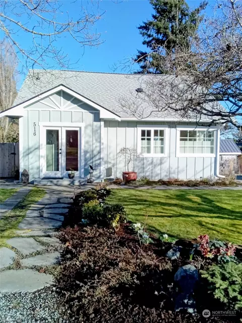 516 2nd St, Langley, WA 98260