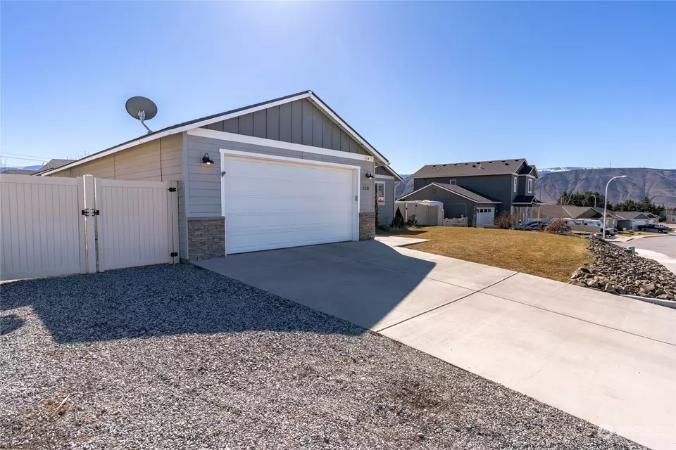 2210 Maryhill St SE, East Wenatchee, WA 98802 36 Photos Movoto