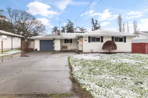 386 NE Harvest Dr, Oak Harbor, WA 98277