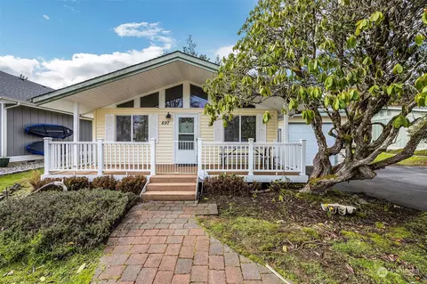697 Mount Olympus Ave SE, Ocean Shores, WA 98569