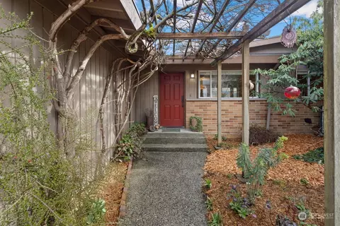 2562 155th Ave SE, Bellevue, WA 98007