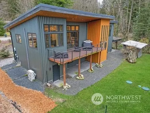 7553 Canyon View Dr, Glacier, WA 98244