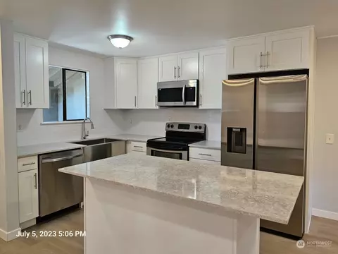 10023 NE 138th Pl #C-1, Kirkland, WA 98034