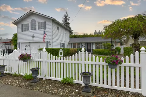 1151 Redmond Ave NE, Renton, WA 98056