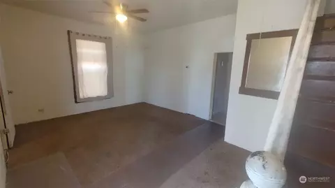 Entry Way - 415 W Cherry St, Walla Walla, WA 99362 photo 1 of 2