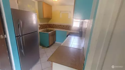 Kitchen - 415 W Cherry St, Walla Walla, WA 99362 photo 2 of 2