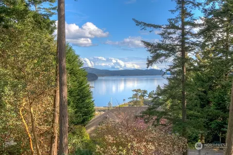 107 Grove St, Eastsound, WA 98245