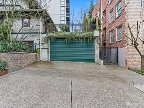Exterior - 233 Harvard Ave E, Seattle, WA 98102 photo 8 of 9