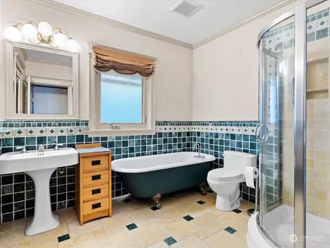 Bath - 233 Harvard Ave E, Seattle, WA 98102 photo 2 of 3