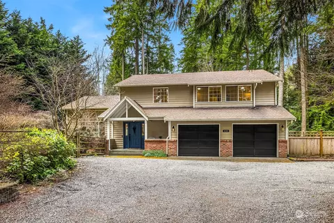 8305 Springridge Rd NE, Bainbridge Island, WA 98110