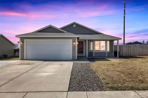 4304 John Deere Ln, Pasco, WA 99301