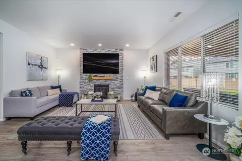 Living - 14111 5th Pl W, Everett, WA 98208 photo 8 of 10
