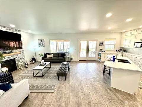 Living - 14111 5th Pl W, Everett, WA 98208 photo 5 of 10