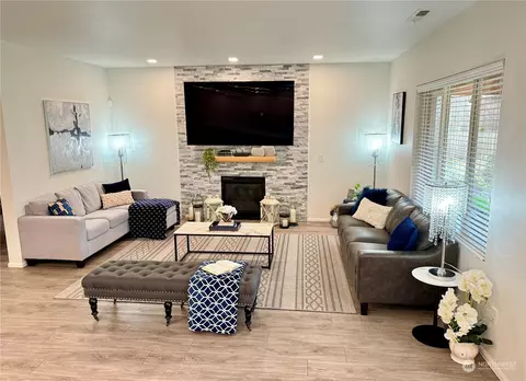 Living - 14111 5th Pl W, Everett, WA 98208 photo 9 of 10