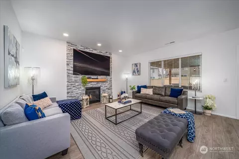 Living - 14111 5th Pl W, Everett, WA 98208 photo 7 of 10