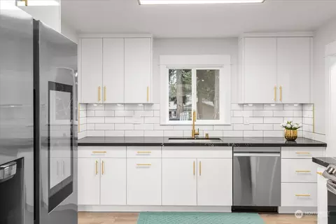 Kitchen - 6919 Cady Rd, Everett, WA 98203 photo 3 of 4