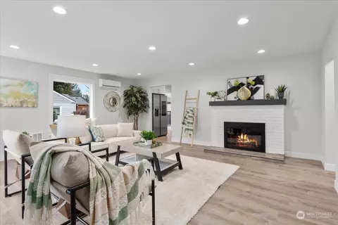 Living - 6919 Cady Rd, Everett, WA 98203 photo 1 of 5