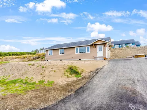 31900 I St, Ocean Park, WA 98640