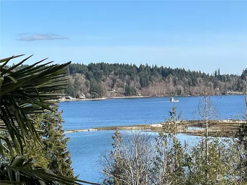 7441 E Grapeview Loop Rd, Allyn, WA 98524