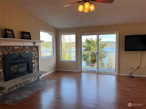Living - 7441 E Grapeview Loop Rd, Allyn, WA 98524 photo 2 of 6