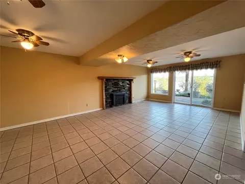 Living - 7441 E Grapeview Loop Rd, Allyn, WA 98524 photo 5 of 6