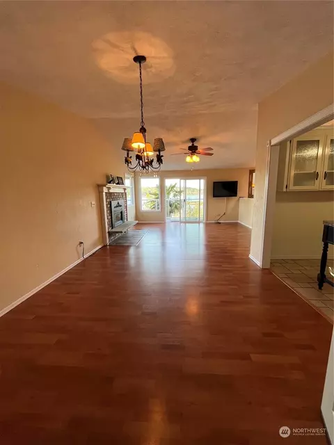 Living - 7441 E Grapeview Loop Rd, Allyn, WA 98524 photo 3 of 6