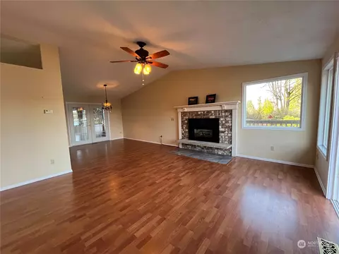 Living - 7441 E Grapeview Loop Rd, Allyn, WA 98524 photo 4 of 6