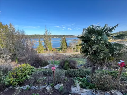 Exterior - 7441 E Grapeview Loop Rd, Allyn, WA 98524 photo 6 of 12
