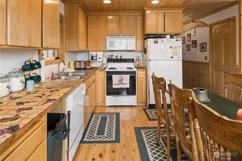 Kitchen - 281 Highland Loop, Ronald, WA 98940 photo 2 of 2