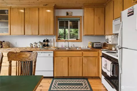 Kitchen - 281 Highland Loop, Ronald, WA 98940 photo 1 of 2