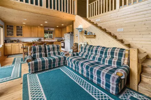 Living - 281 Highland Loop, Ronald, WA 98940 photo 4 of 6