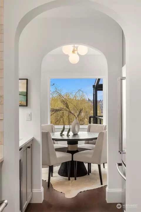 Dining - 1655 10th Ave E, Seattle, WA 98102 photo 3 of 4