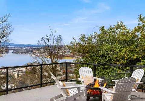 Exterior - 1655 10th Ave E, Seattle, WA 98102 photo 2 of 4
