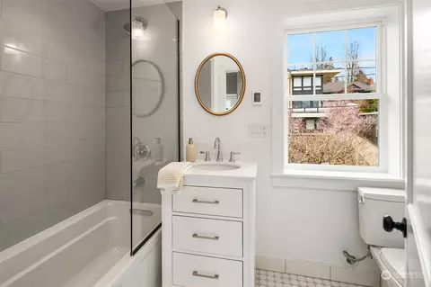 Bath - 1655 10th Ave E, Seattle, WA 98102 photo 2 of 5