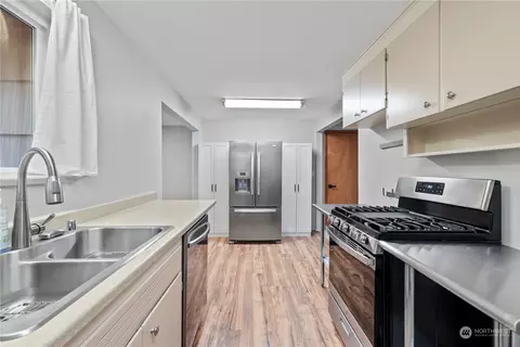 Kitchen - 8 234th Pl SW, Bothell, WA 98021 photo 3 of 4