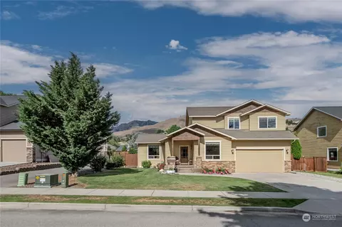 912 N Woodward Dr, Wenatchee, WA 98801