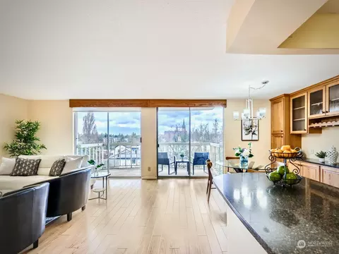 4540 8th Ave NE #702, Seattle, WA 98105